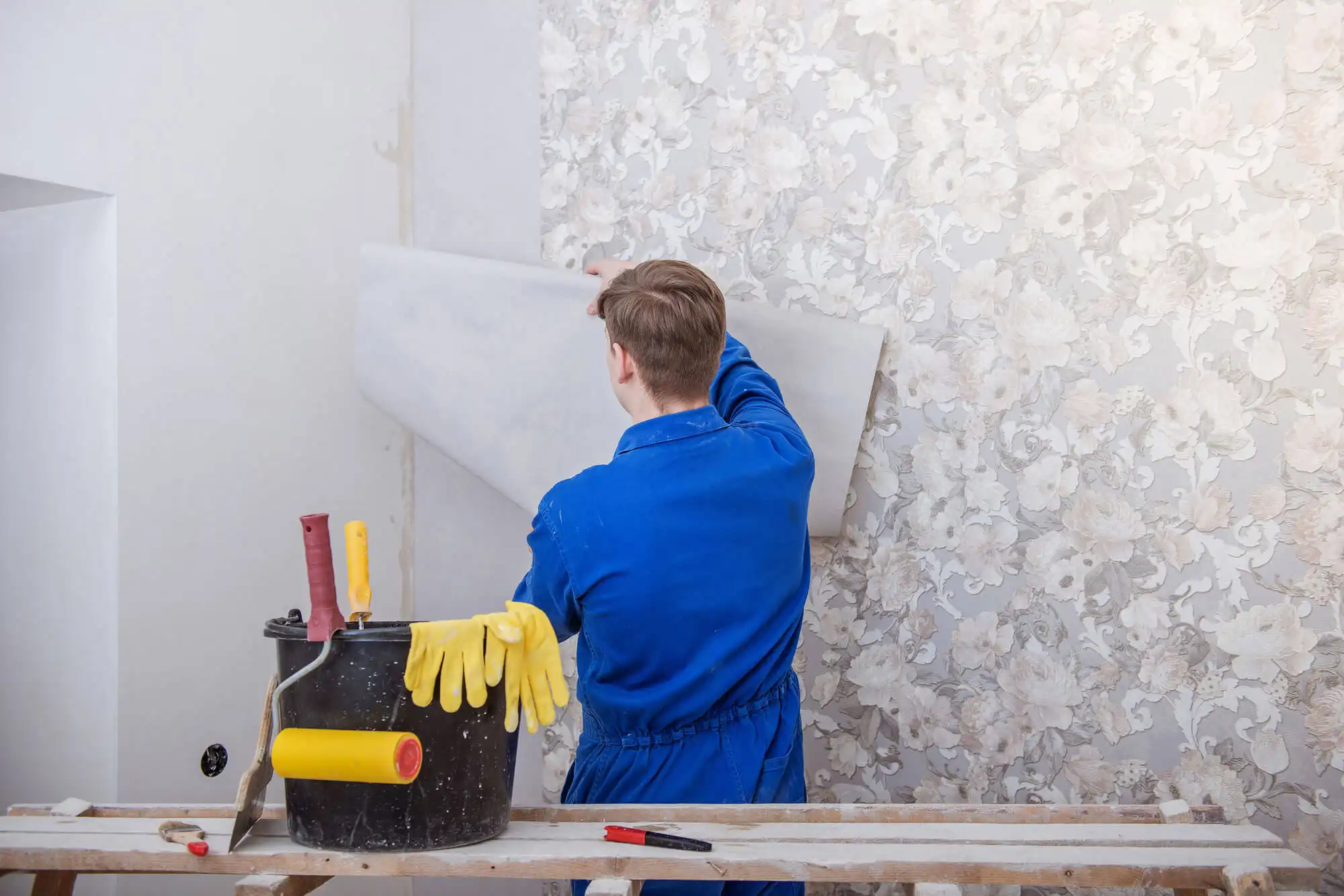 Wallpaper installation in Paradise